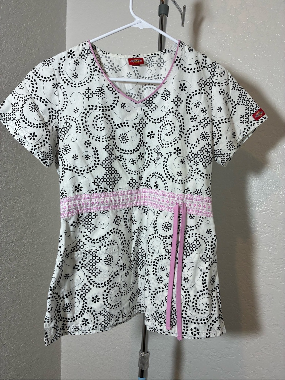 Dickies White Scrub Top with Black Swirl Print and Pink Accents Women’s Size S